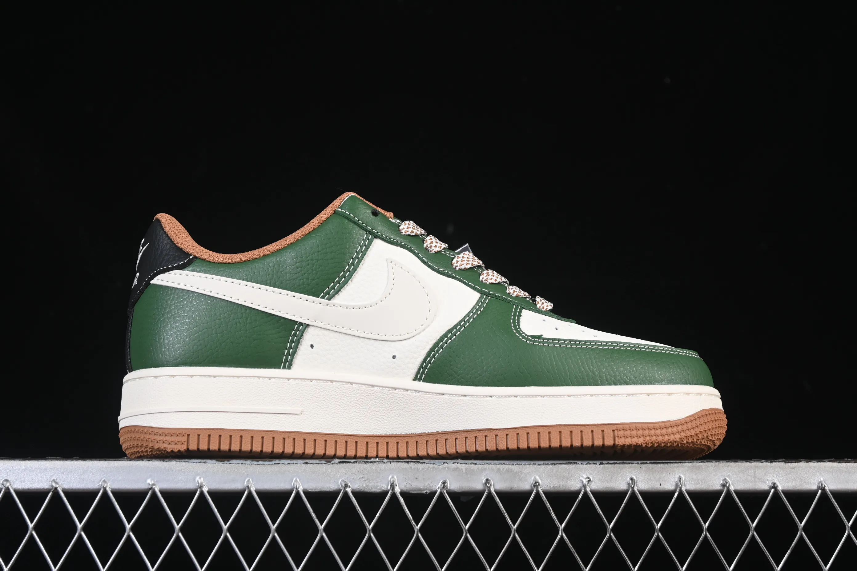 All categories Nk Air Force 1 Air Force series Nk Air Force 1 Low Air Force low top Nike Air Force 1'07 Low UN joint grass green splicing raw rubber Air Force 1 low top casual sneakers JP8028-006